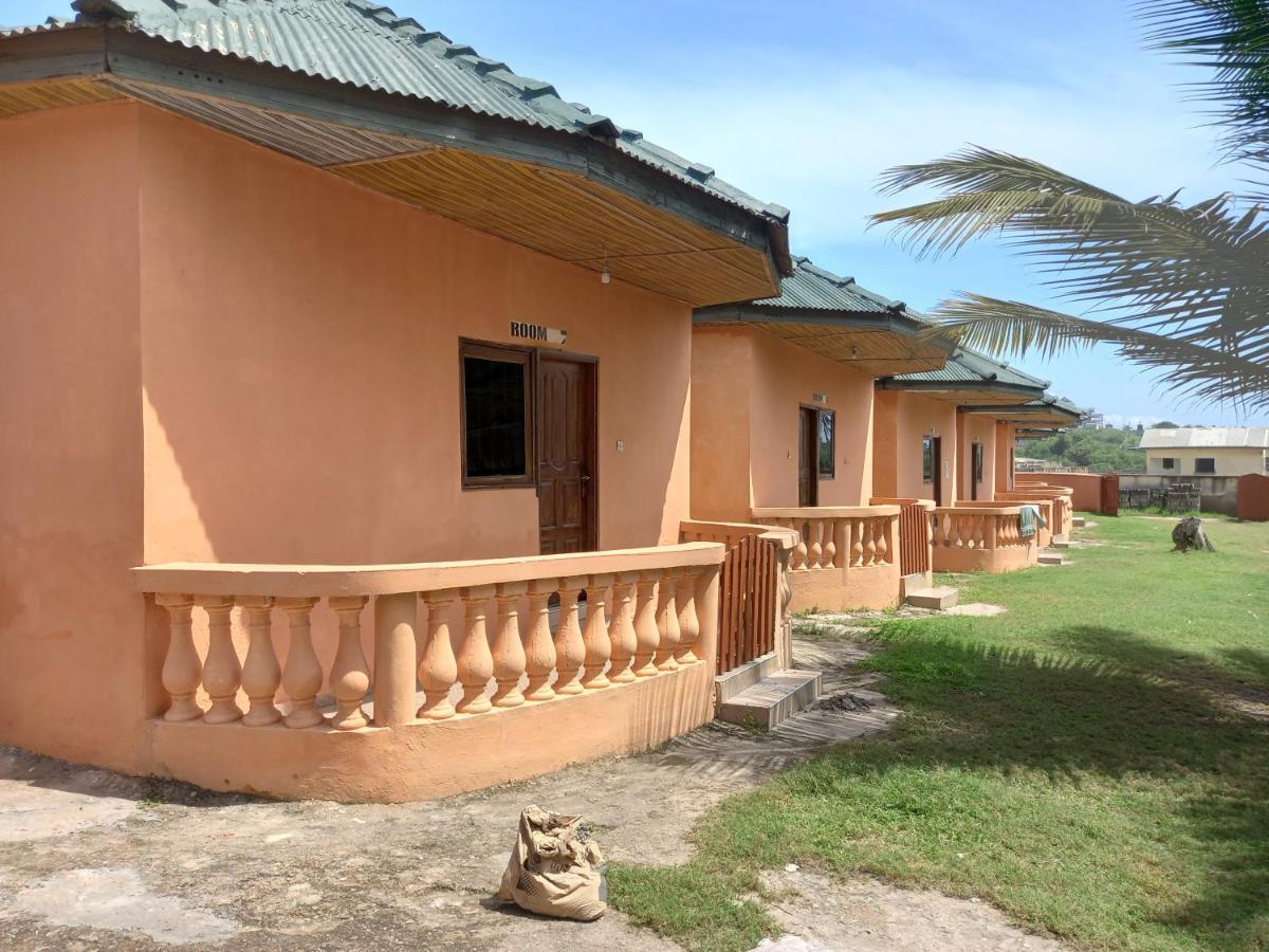 Comfort Beach Resort Biriwa Exterior photo