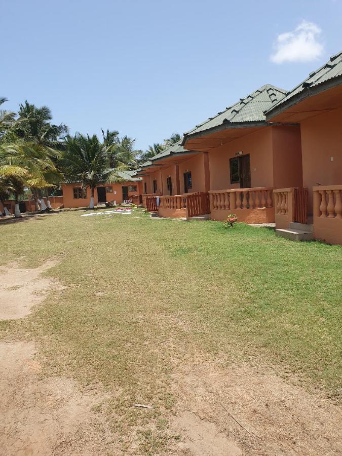 Comfort Beach Resort Biriwa Exterior photo
